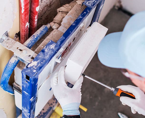 Vandinstallation i væg